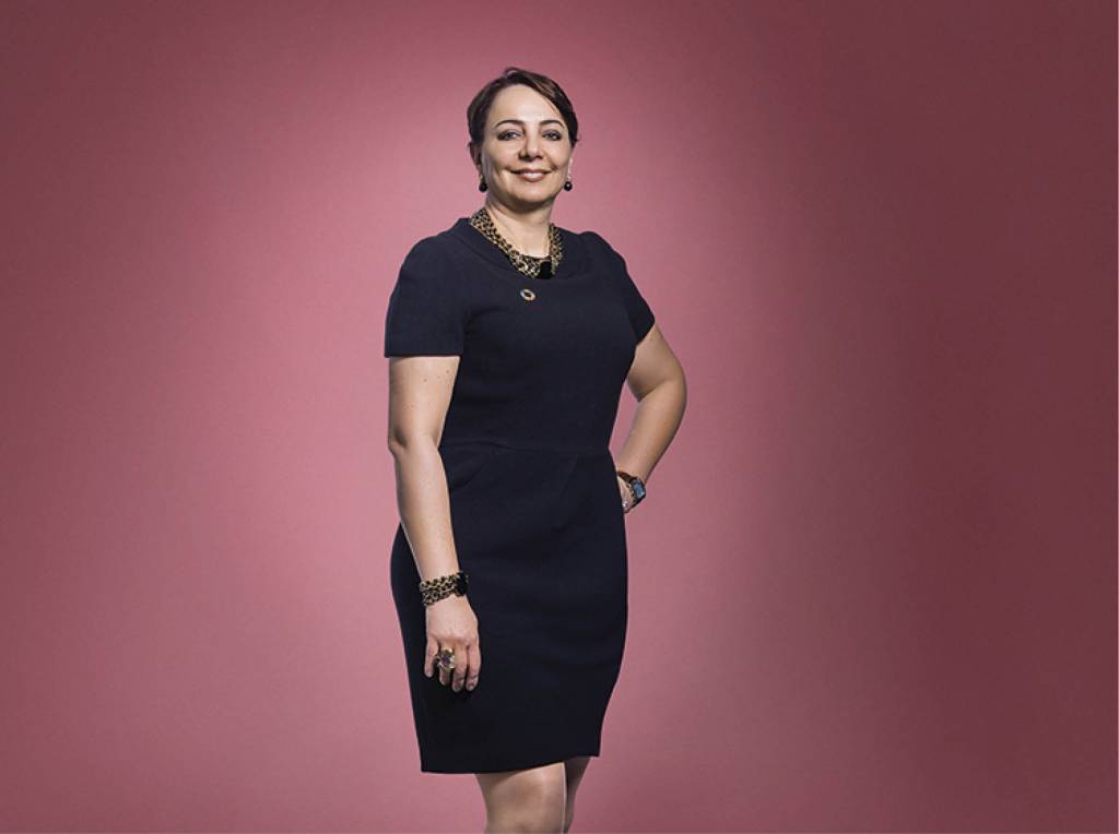 Ela começou a trabalhar aos 16 e hoje é presidente da Microsoft no Brasil