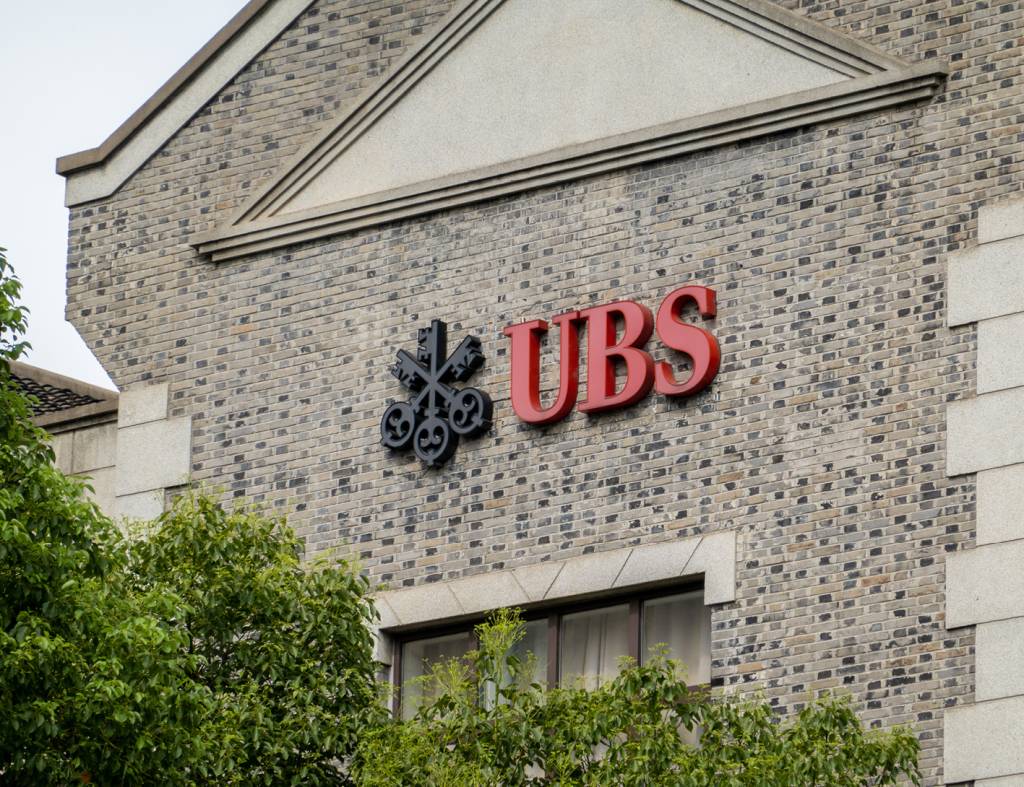 UBS compra Credit Suisse por US$ 3,25 bi para estancar crise bancária