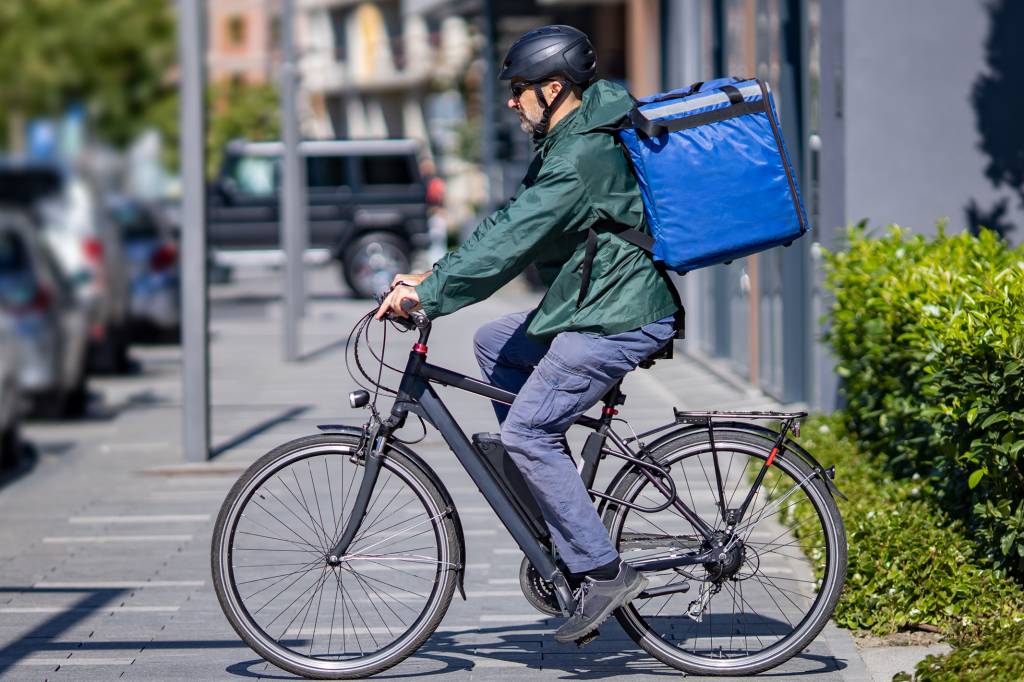 "Deixa uma avaliação": um raio-x dos trabalhadores de apps no Brasil