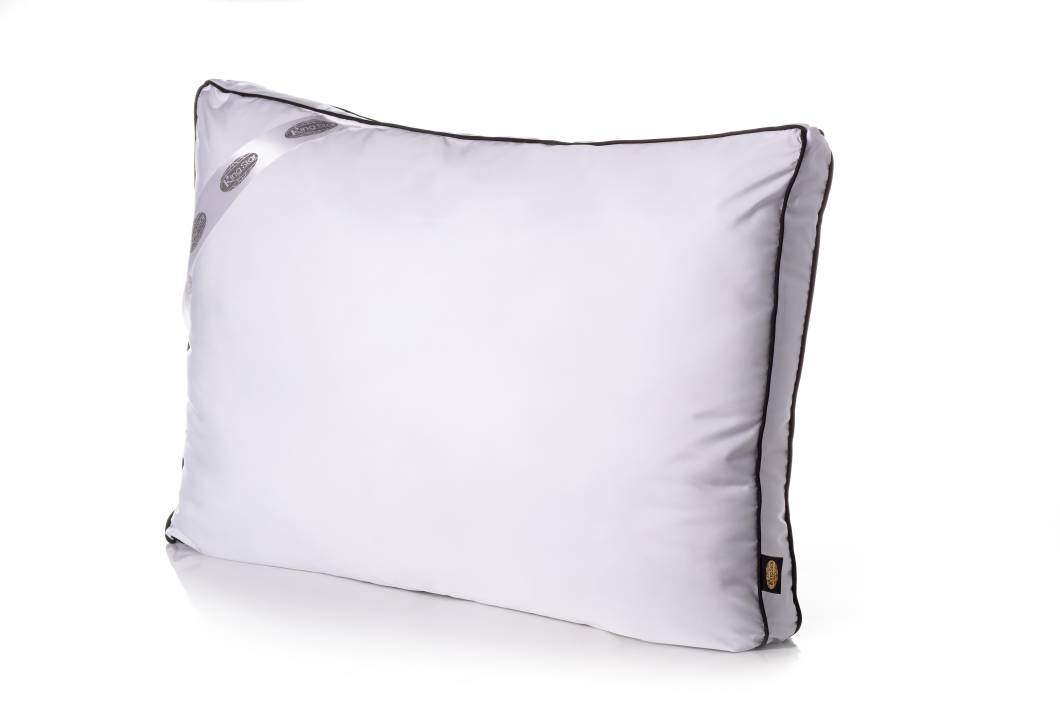 <strong>Pluma Sense:</strong> de fibra siliconada, com suporte elevado, tecido confortável e um design que se ajusta perfeitamente ao redor do pescoço durante o sono. <strong>Pluma Sense:</strong> de fibra siliconada, com suporte elevado, tecido confortável e um design que se ajusta perfeitamente ao redor do pescoço durante o sono.
