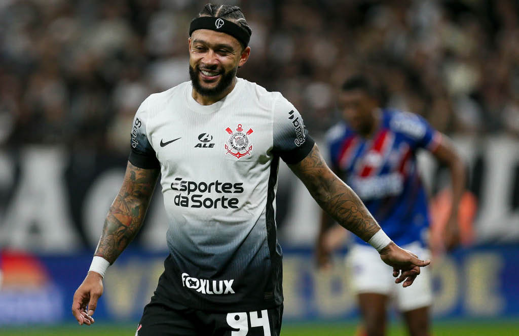 Memphis Depay do Corinthians reage durante a partida do Brasileirão 2024 entre Corinthians e Bahia na Neo Química Arena em 3 de dezembro de 2024 em São Paulo, Brasil.