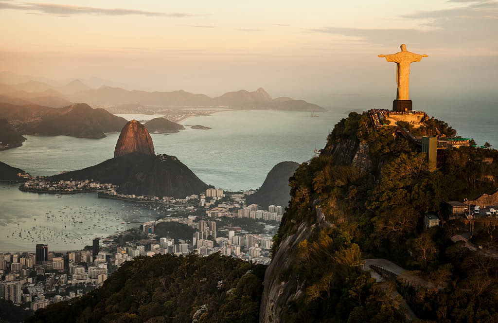 Vista da cidade do Rio de Janeiro ao por do sol.